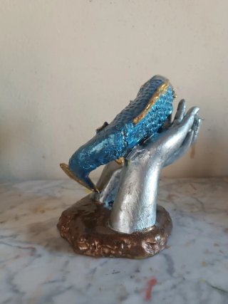 Escultura Manos con Pez