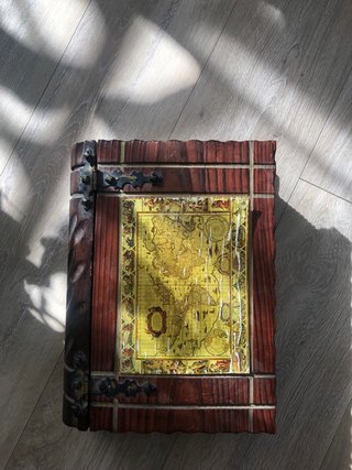 Caja libro madera antigua mapa