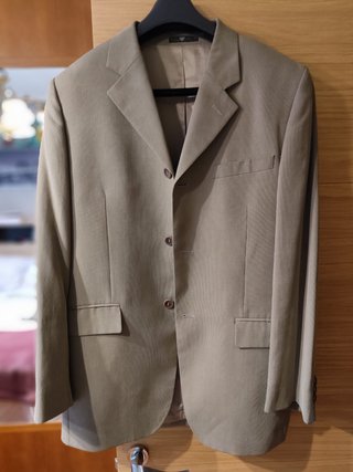Traje de caballero beige