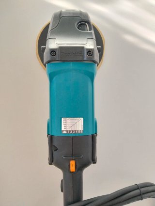 Pulidora Makita 180mm (7'') 9237CB Nueva