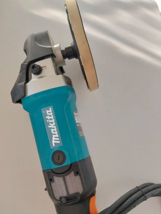 Pulidora Makita 180mm (7'') 9237CB Nueva