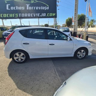 HYUNDAI i30 1.4 109CV MANUAL