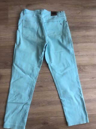 Pantalón vaquero azul agua