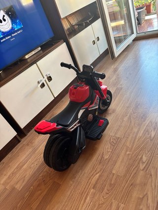 Moto eléctrica de niño