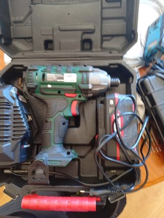 Atornillador de impacto a batería