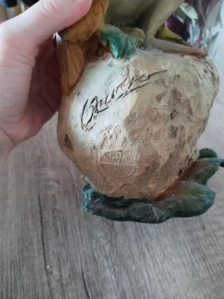 Figura de Hada Sentada en Roca