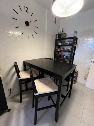 Mesa alta y 4 taburetes IKEA Haguernas