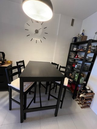 Mesa alta y 4 taburetes IKEA Haguernas