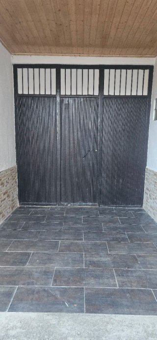 Puerta de garaje de hierro