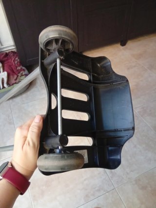 Carro porta mochila escolar.