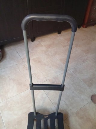 Carro porta mochila escolar.