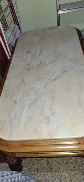Mesa de centro de madera y mármol