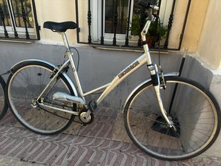 Bicicleta Decathlon plateada automática