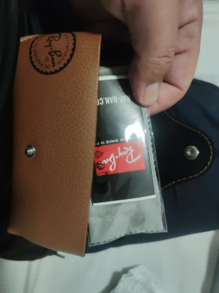 Gafas Ray-Ban negra modelo 2132