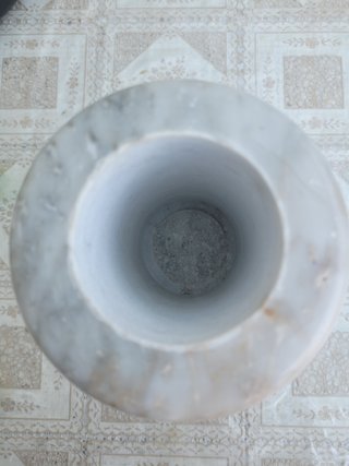 Jarrón de mármol blanco y gris25cm alto 10 boca