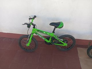 Bicicleta infantil verde ATRACTOR