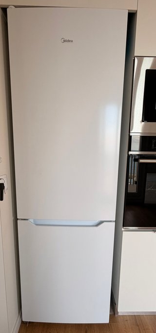 Nevera Midea 310L No Frost sin usar