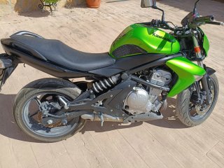 Kawasaki ER-6n - Potencia, Estilo y Diversión