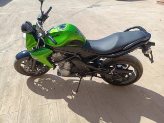 Kawasaki ER-6n - Potencia, Estilo y Diversión
