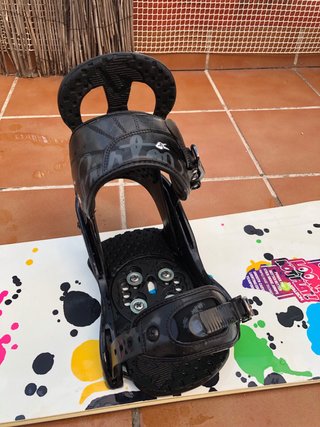 Snowboard Bataleon 143 con fijaciones Burton