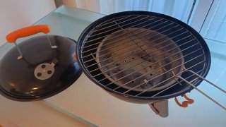 Barbacoa portátil negra y naranja