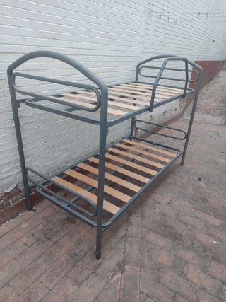 Litera metálica con somieres de madera