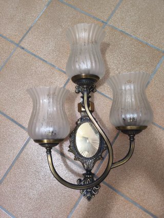 Aplique de pared latón antiguo cristal grabado