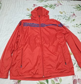 Chaqueta Adidas Roja con Rayas Azules