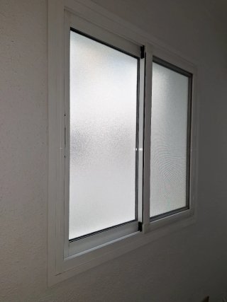 Ventana corredera blanca