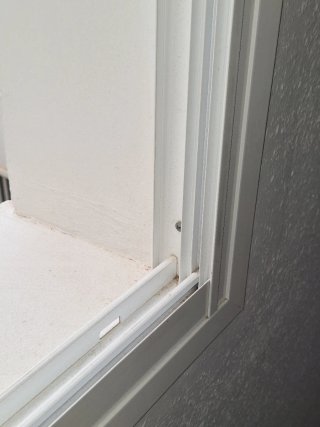 Ventana corredera blanca
