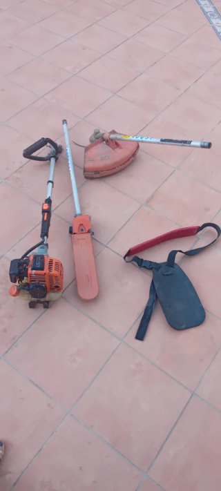 Desbrozadora y cortasetos de jardín