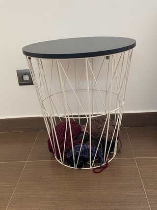 Mesa auxiliar con almacenaje