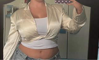 Camisa corta de satén beige