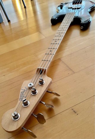 Bajo Electrico Precision Sunburst con decal Fender