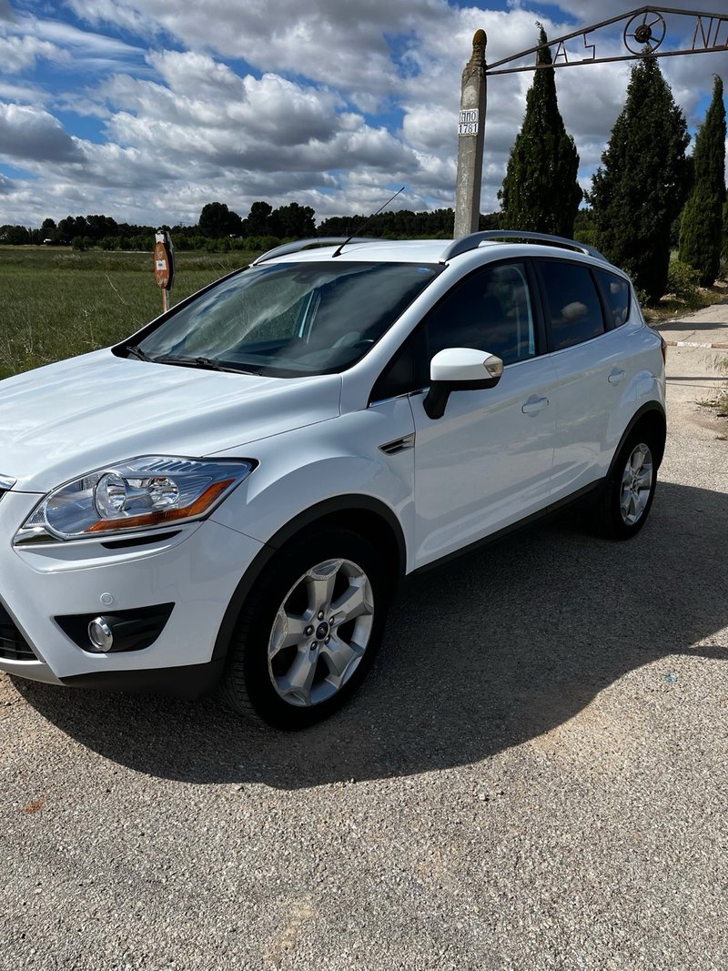 Ford Kuga 2010, foto 2