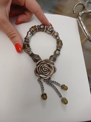 Pendientes y pulseras varios
