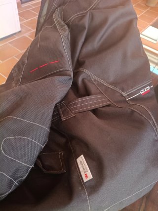 Chaqueta de moto con protecciones