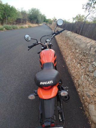 Ducati Scrambler Sixty2 Naranja