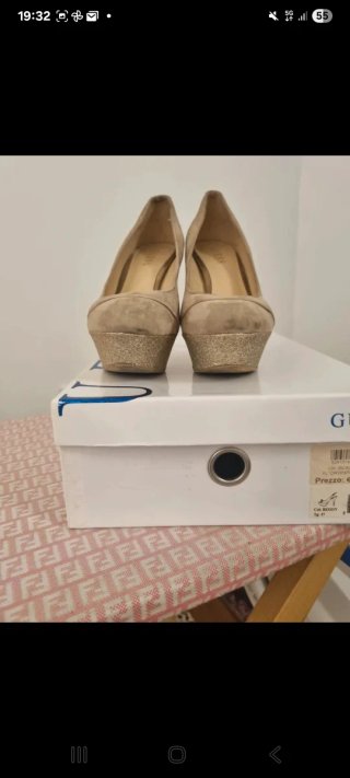 Scarpe con tacco Guess beige