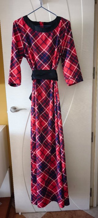Vestido largo a cuadros rojo y azul