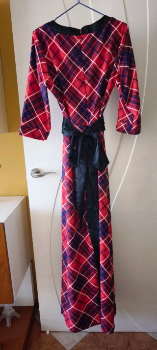Vestido largo a cuadros rojo y azul