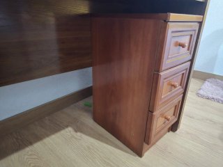 Escritorio madera con cajonera - Gratis
