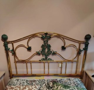 Cama forja artesanal dorada y verde