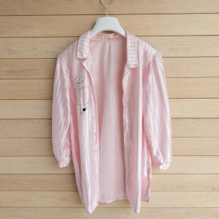 Camisón tipo camisa muy femenino satinado rosa