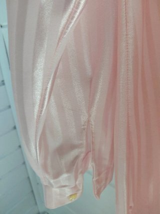 Camisón tipo camisa muy femenino satinado rosa