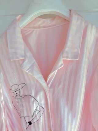 Camisón tipo camisa muy femenino satinado rosa