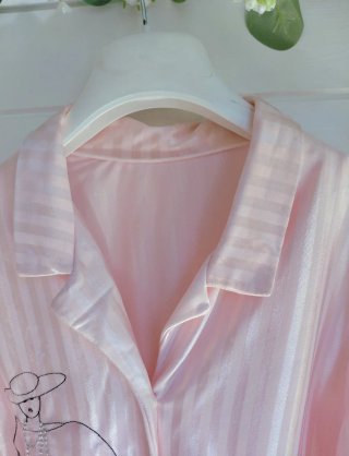 Camisón tipo camisa muy femenino satinado rosa