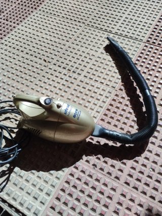 Aspirador de mano Ufesa 800W