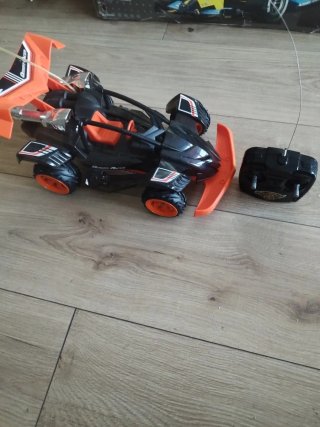Coche radiocontrol negro y naranja