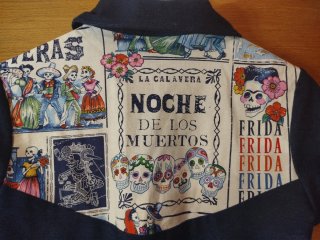 Vestido vaquero estampado de calaveras mexicanas